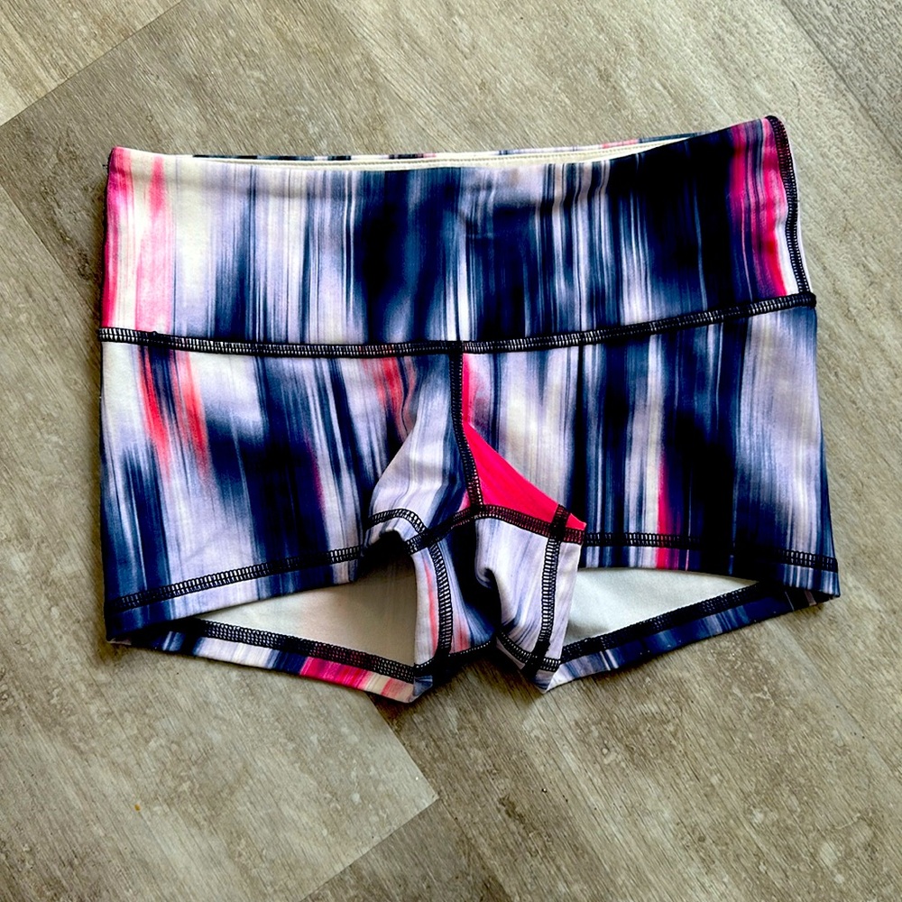 Never worn size 4 lululemon booty shorts